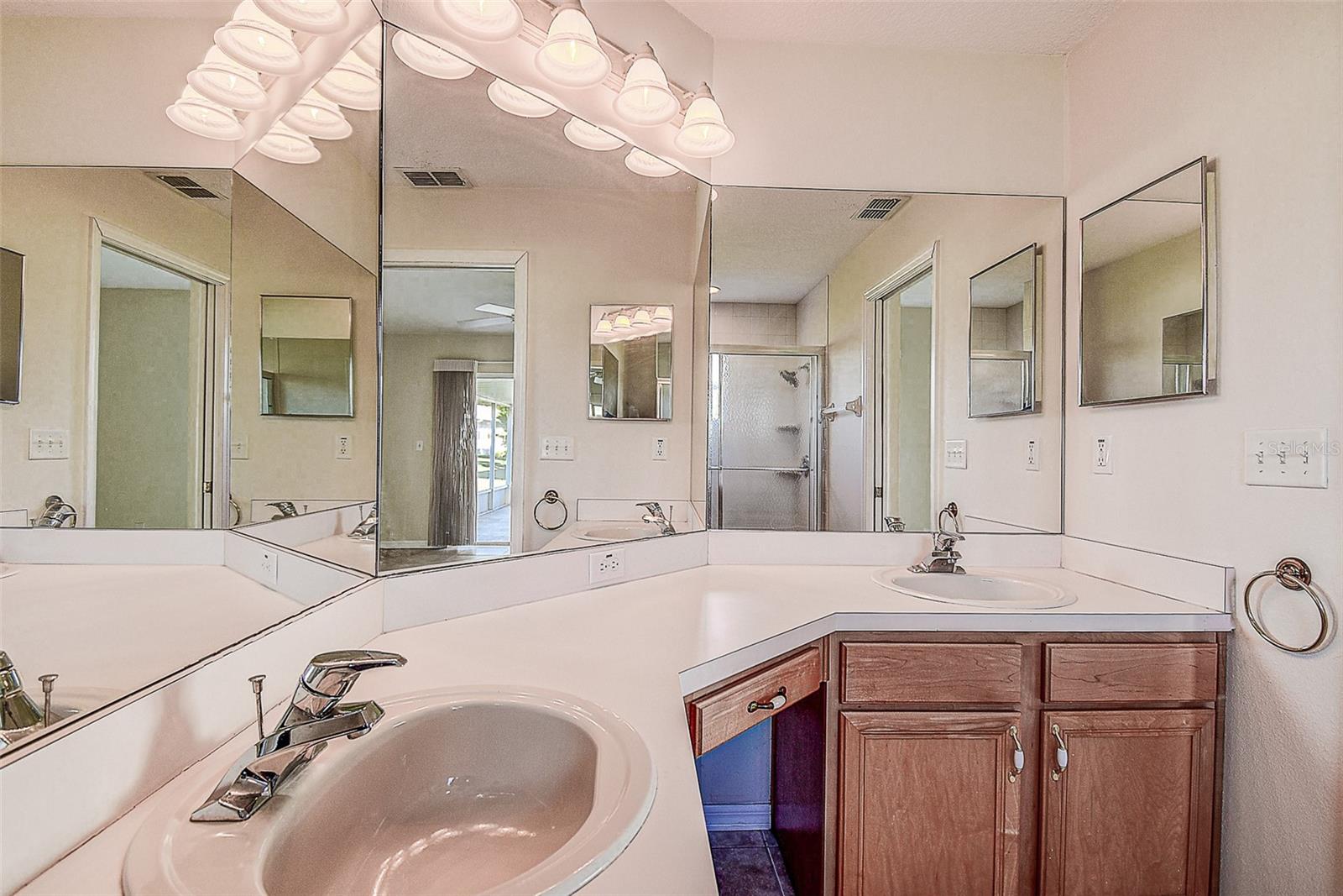 Ensuite bathroom with dual sinks