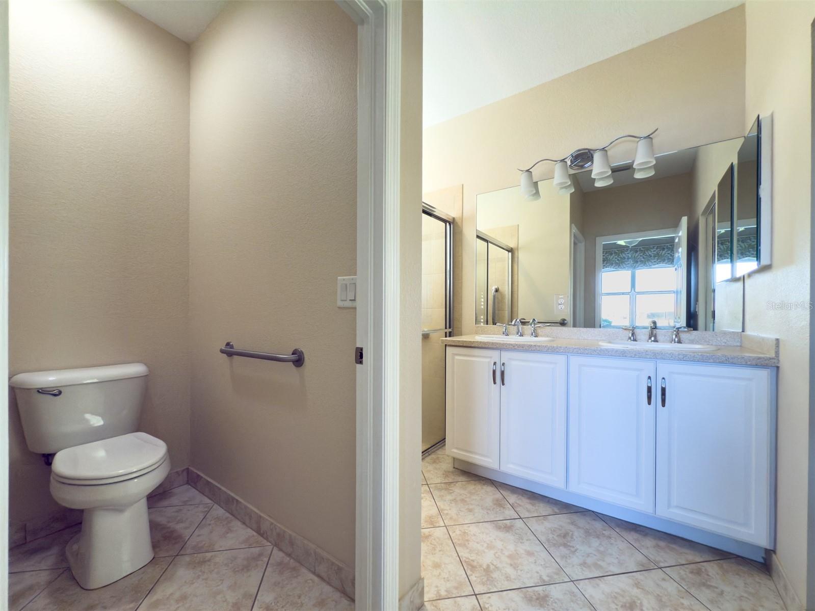 Ensuite bathroom & Water Closet