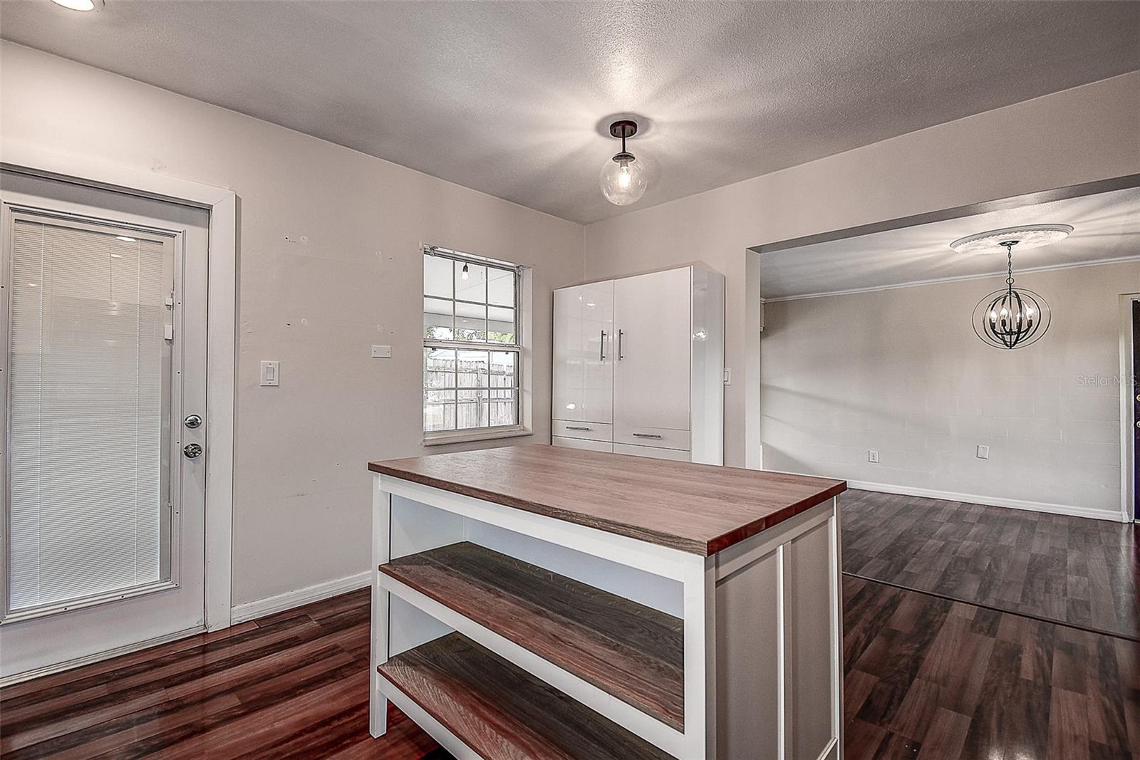 Kitchen Island into Great Room Note Extra Pantry