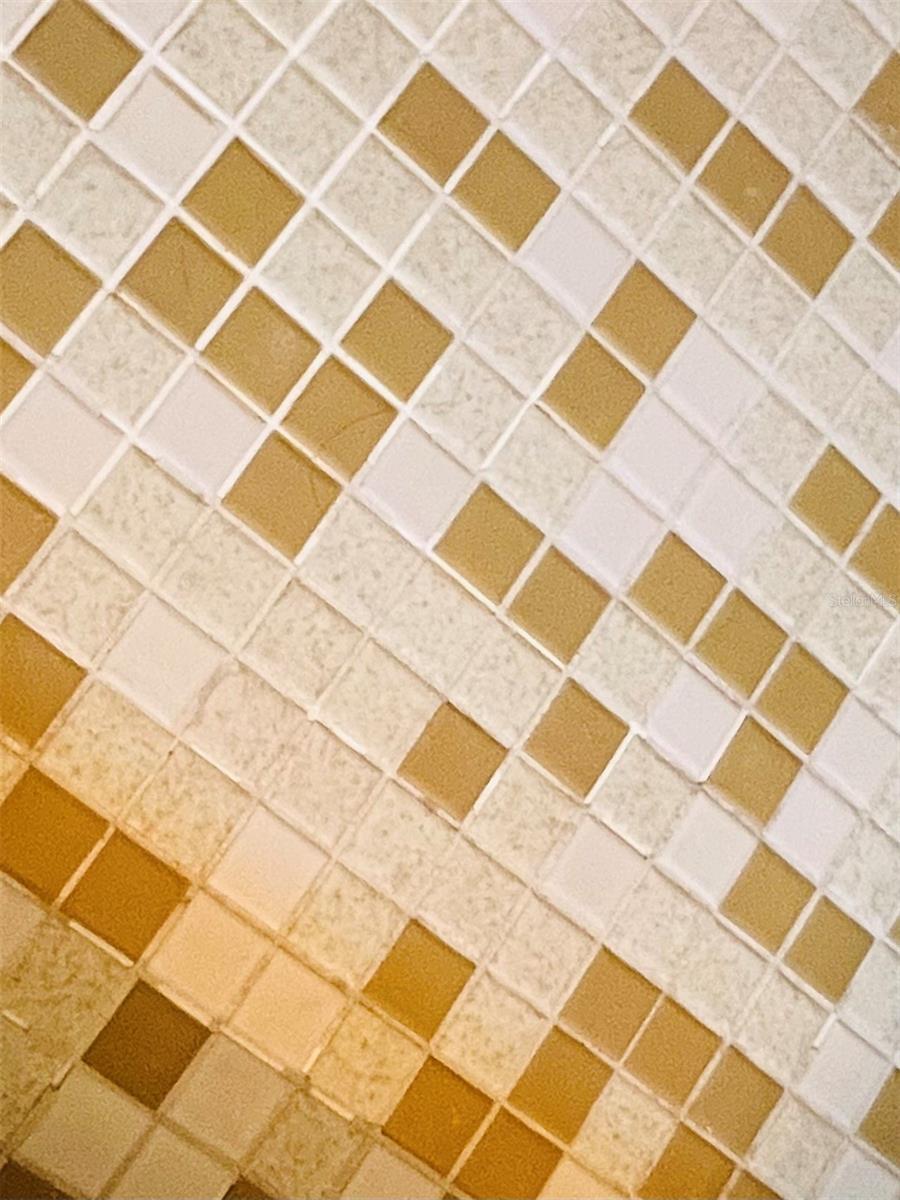 Tile details in primary bathroom