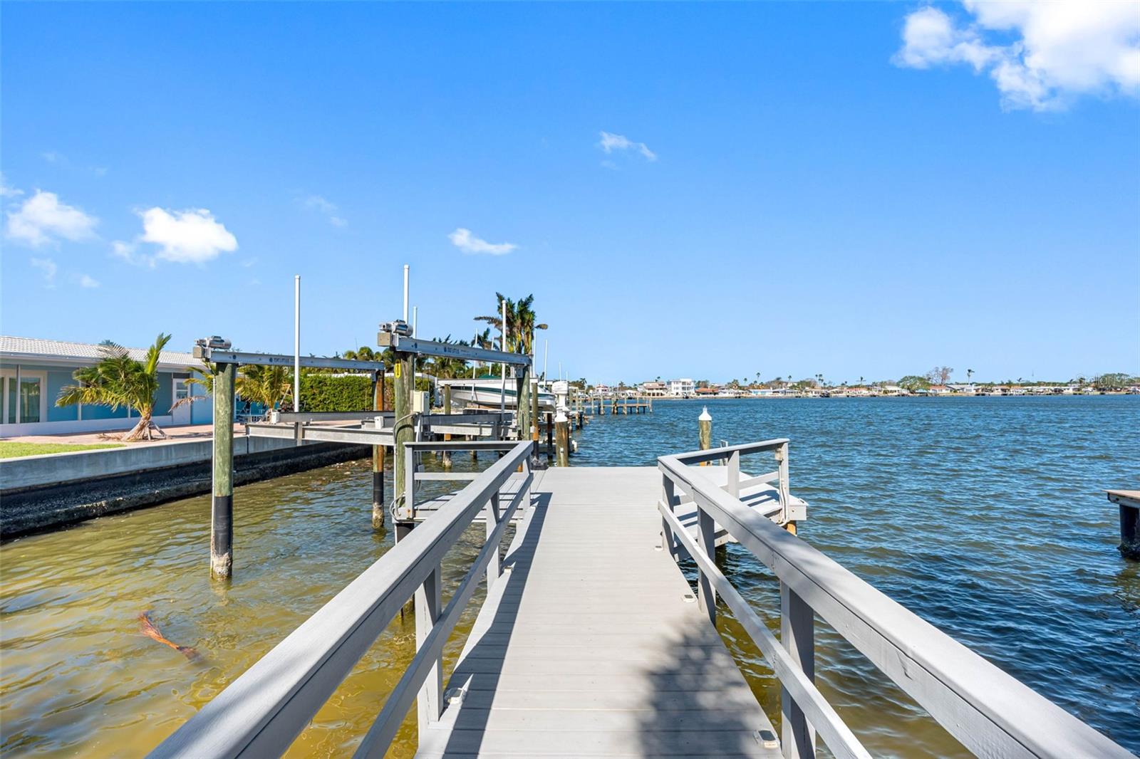 dock with 13lb lift