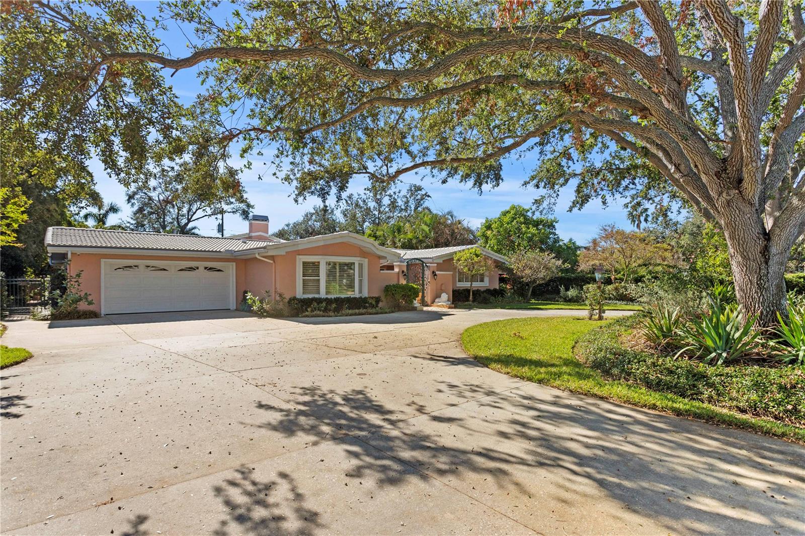 Huge circular driveway with off street parking