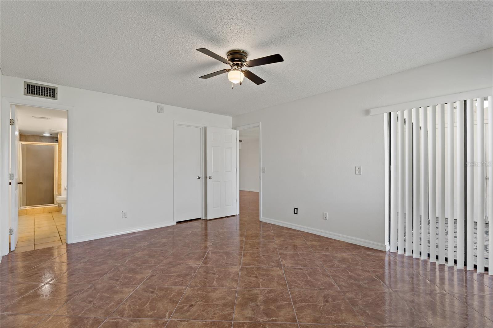 SPLIT BEDROOM FLOOR PLAN!