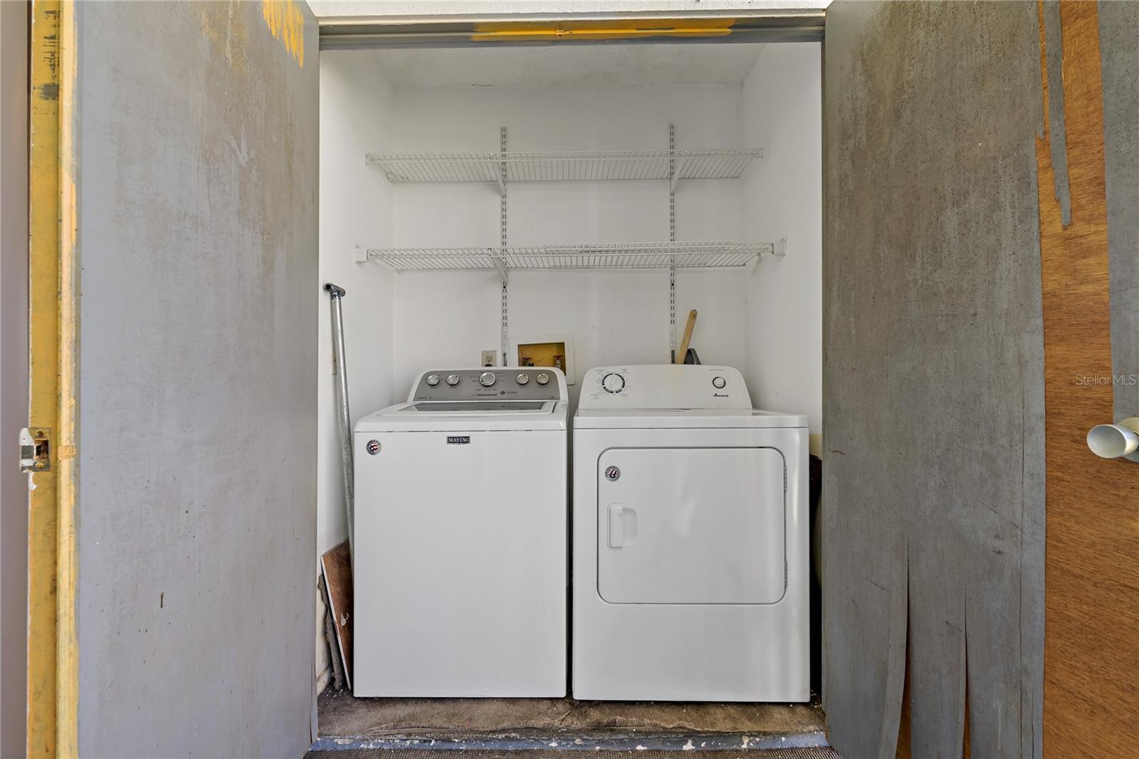 LAUNDRY CLOSET!