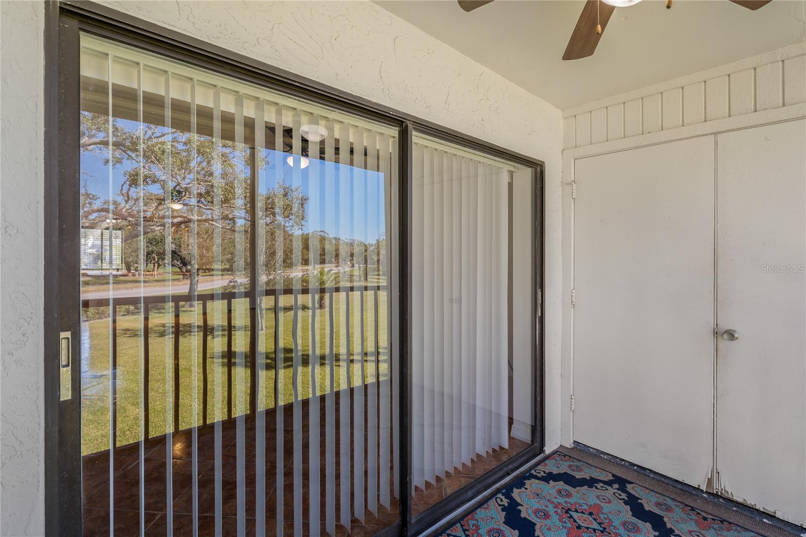 SLIDING GLASS DOORS OUT TO LANAI!