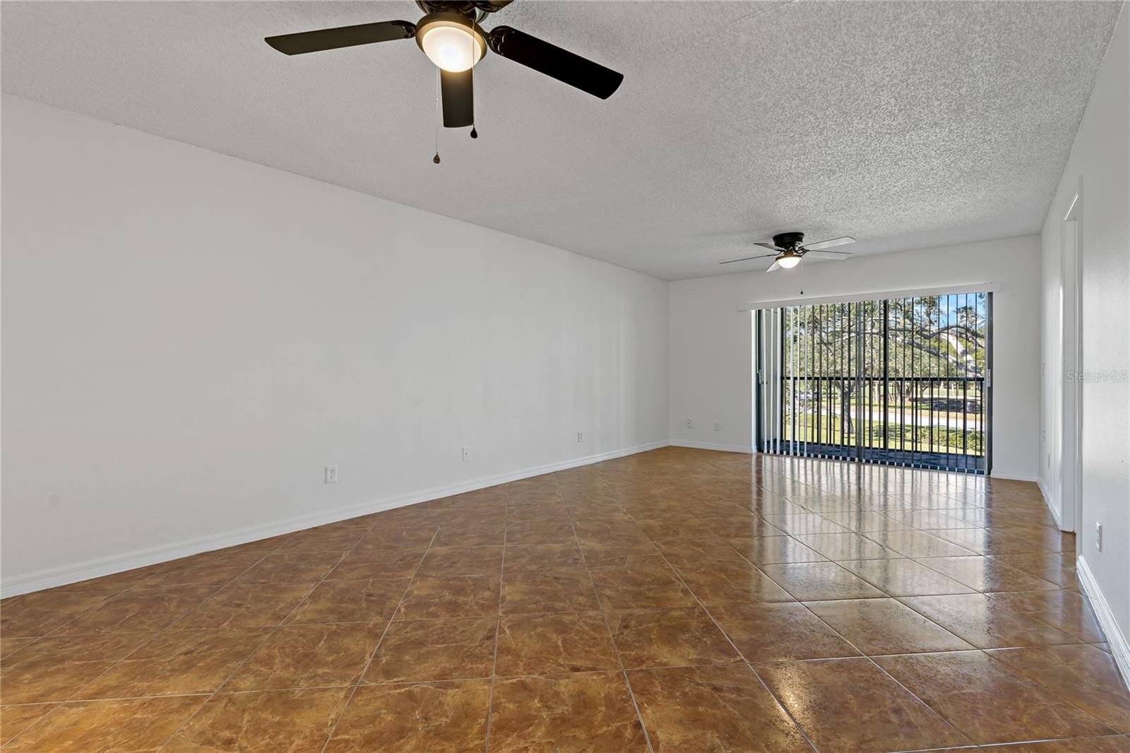 DINING ROOM AND FAMILY ROOM COMBO!