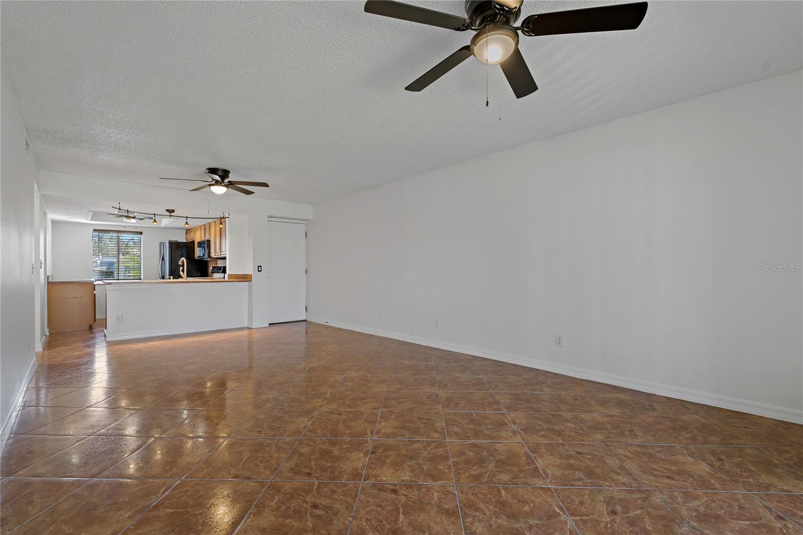 OPEN FLOOR PLAN IN MAIN LIVING AREAS!