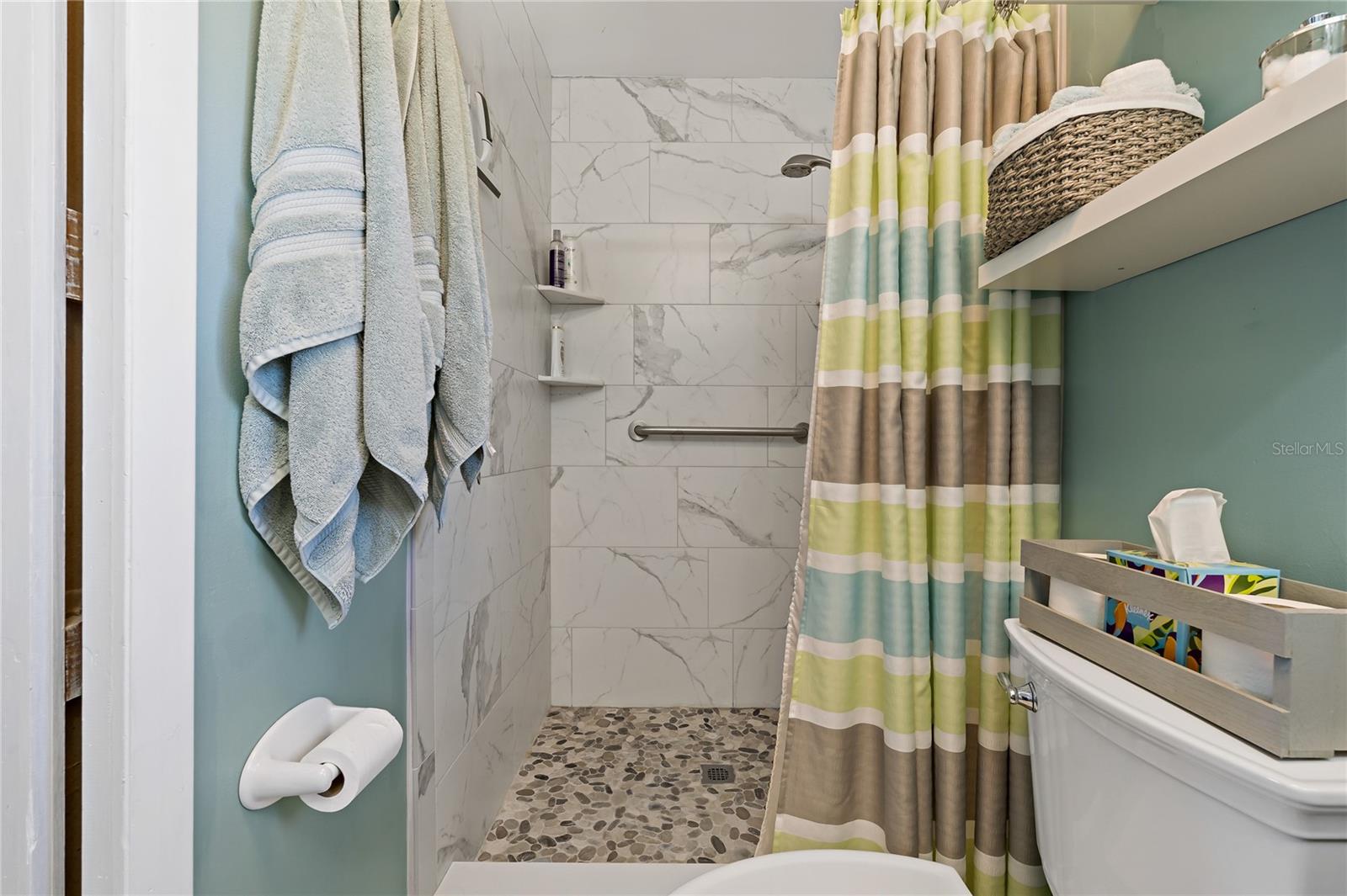 BEAUTIFULLY REMODELED WALK IN SHOWER IN PRIMARY BATHROOM!