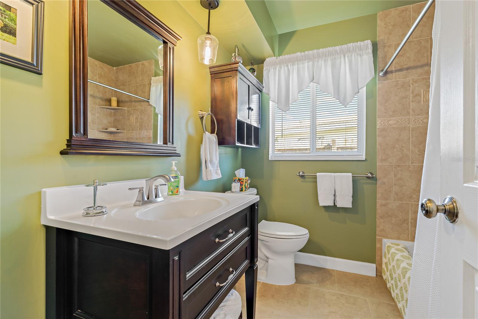 GUEST BATHROOM!