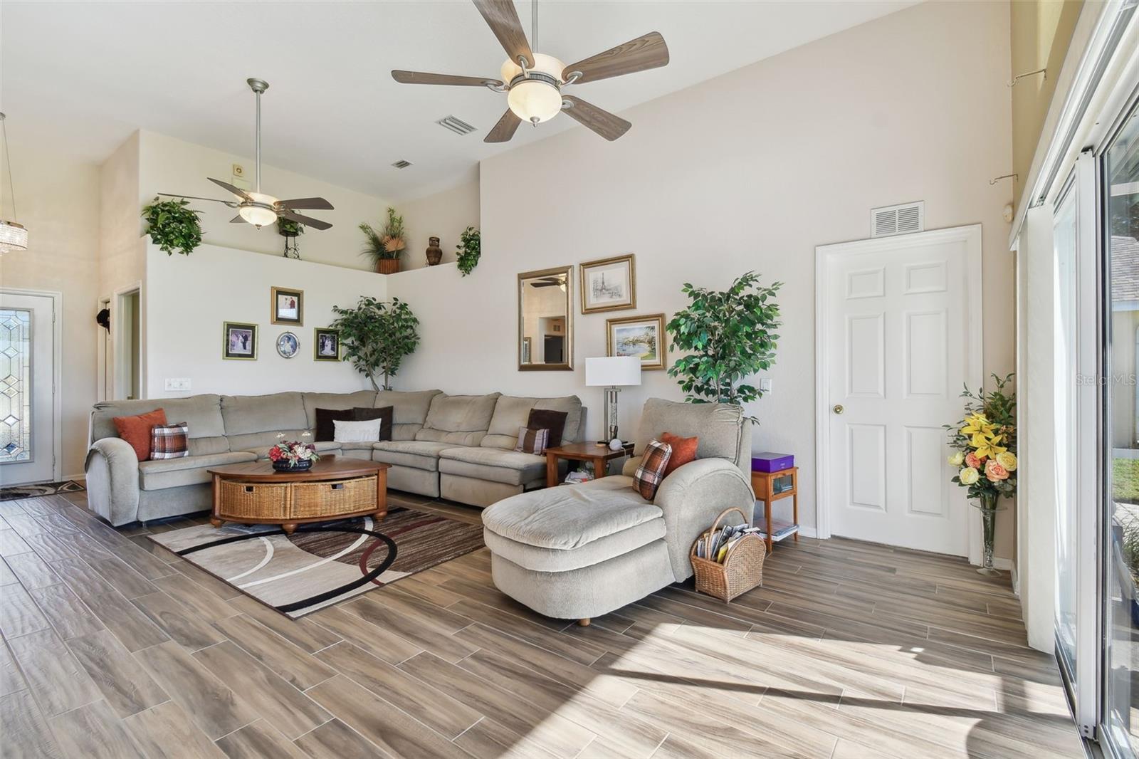 GORGEOUS HARD FLOORING THROUGH OUT THE MAIN AREAS.