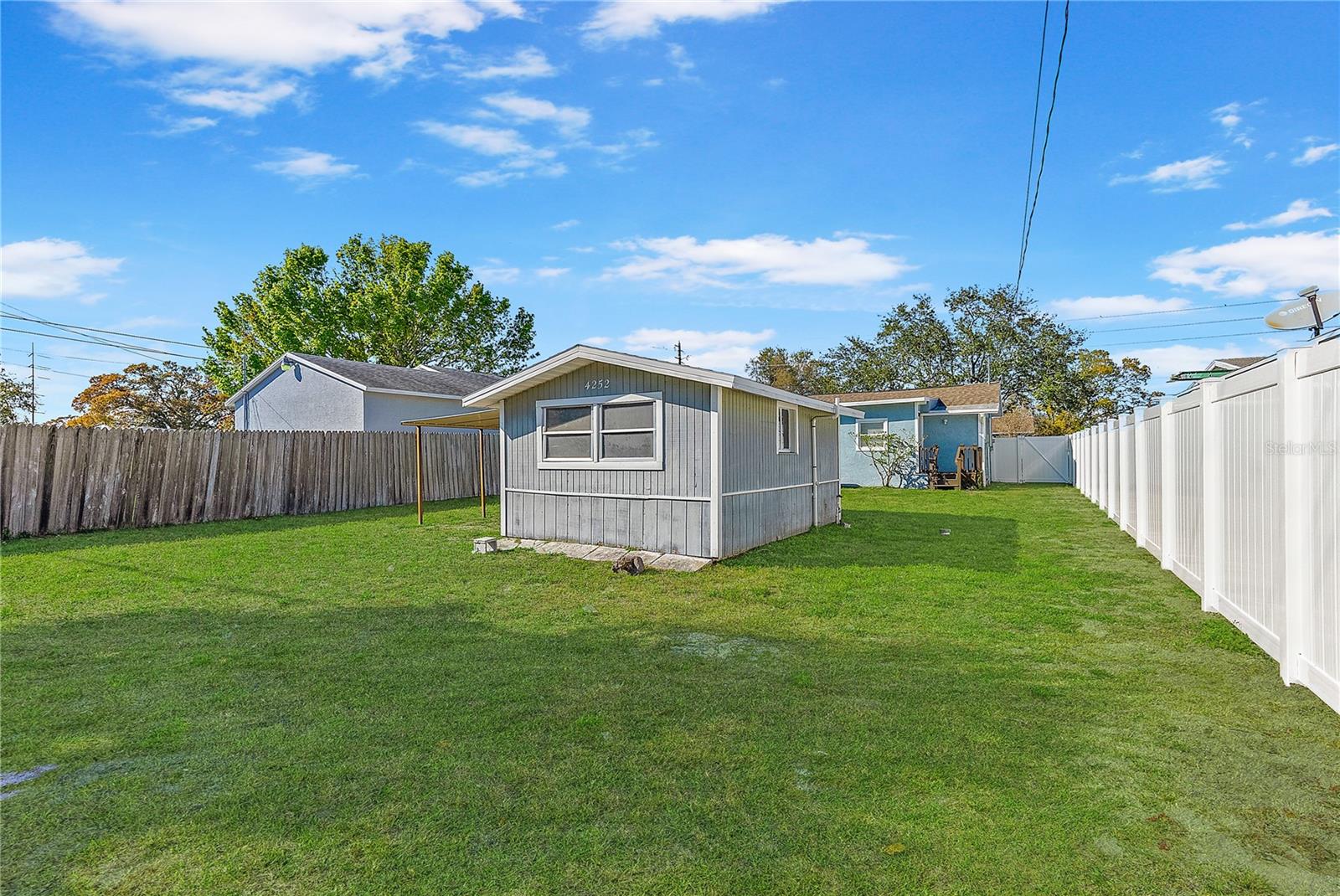 Large Fully Fenced Yard