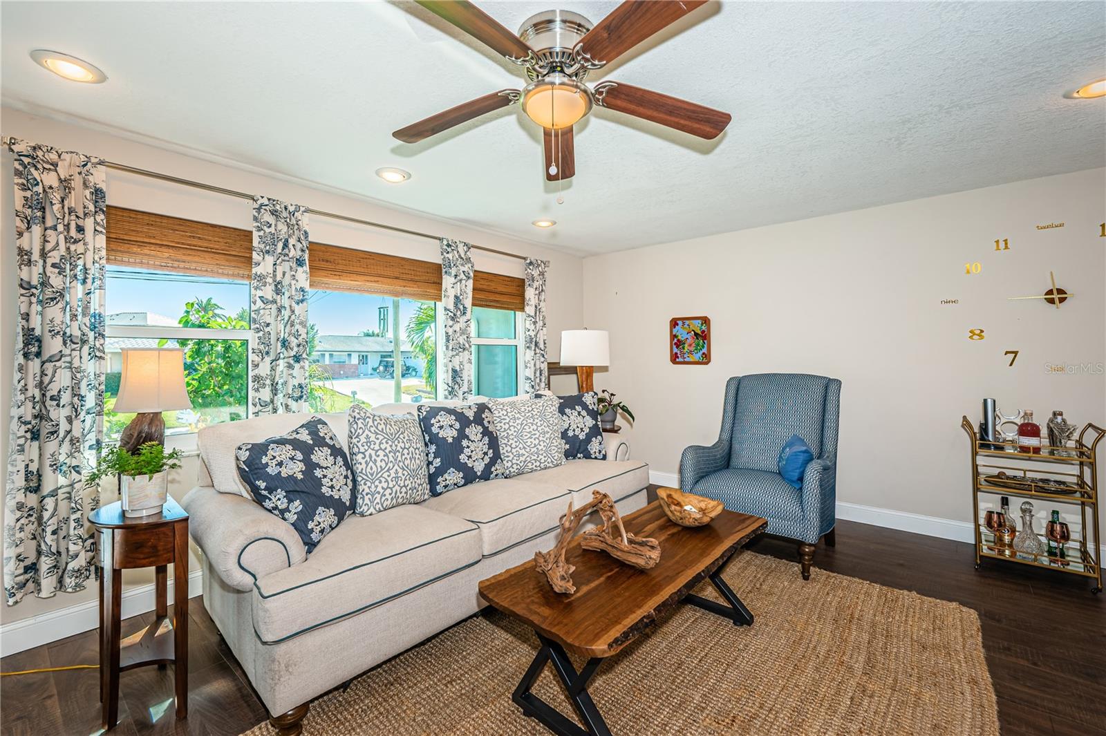 Light and Bright Living Room