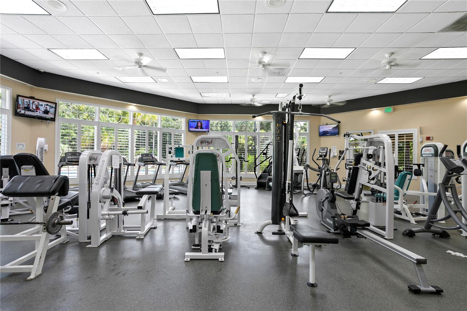 Amenities include membership to Club Tampa Palms