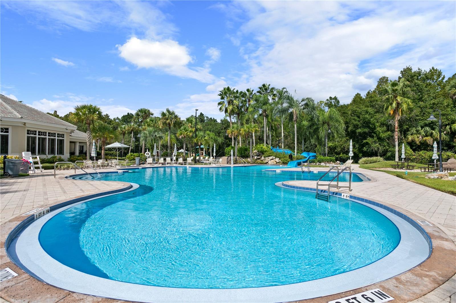 Amenities include membership to Club Tampa Palms