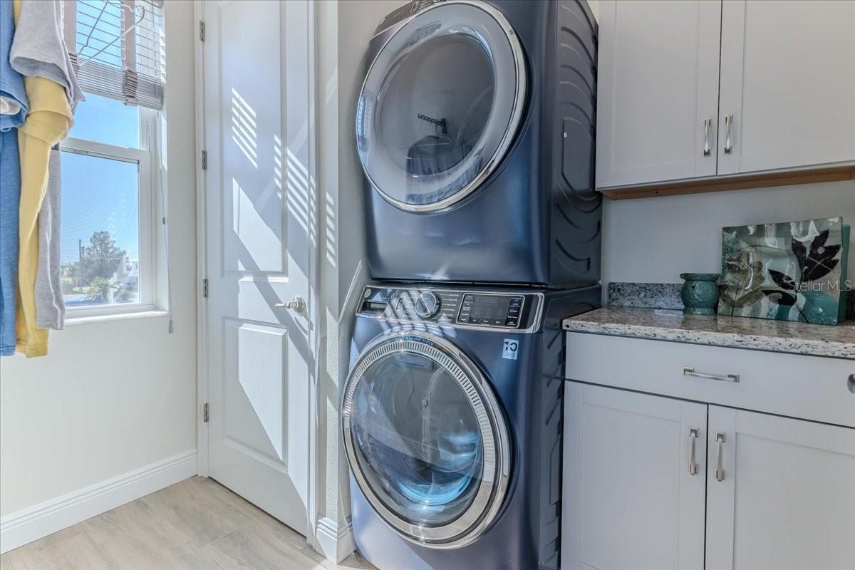 Stackable Washer & Dryer with Cabinets