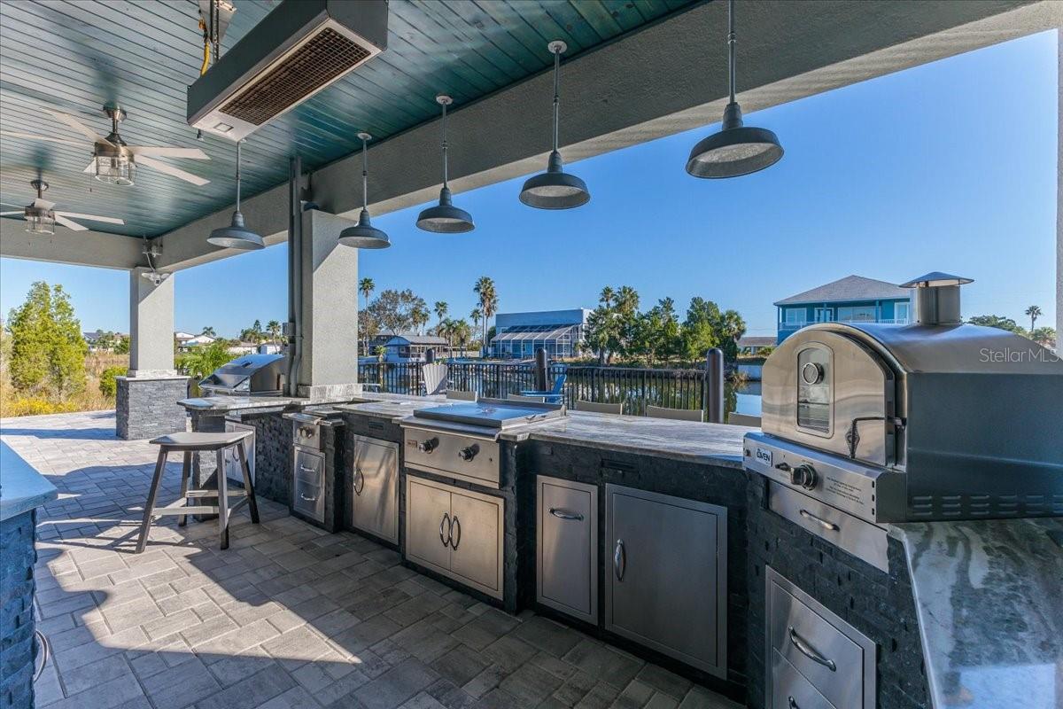 What a Set Up.. Outdoor Kitchen / Bar