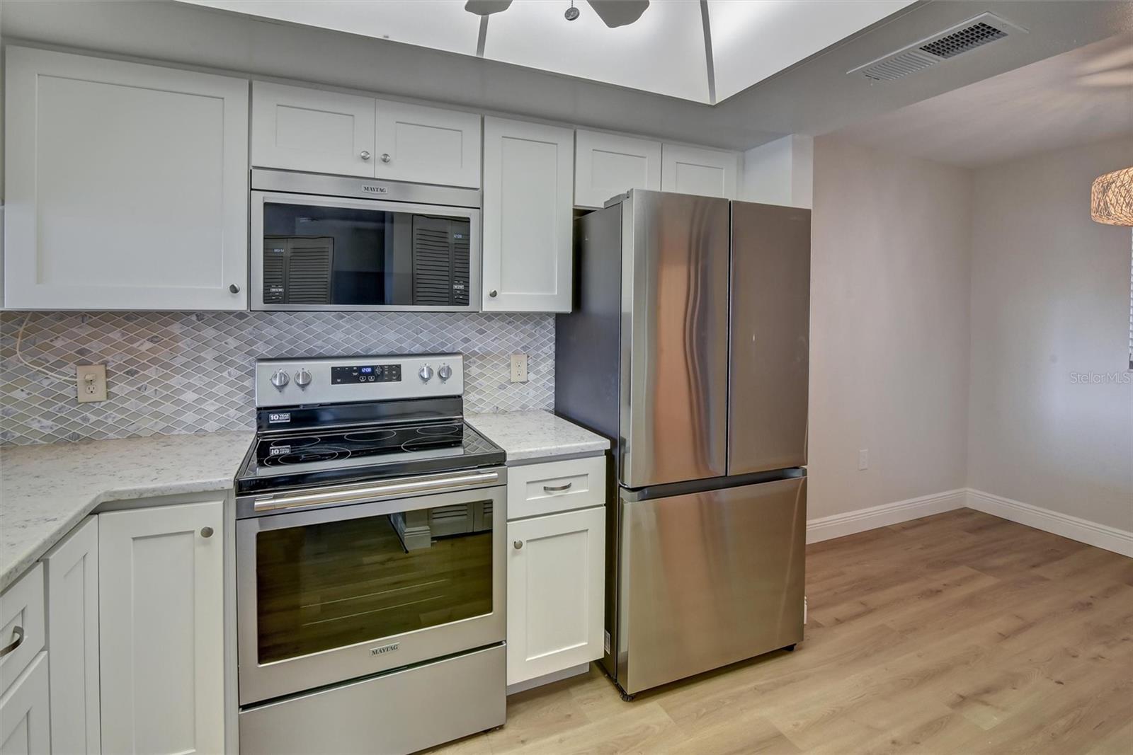 Kitchen with bonus space great for home office or breakfast nook