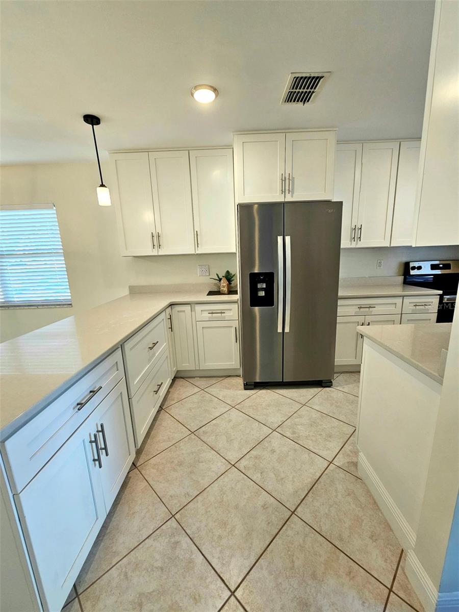 Amazing kitchen cabinets & work space in kitchen