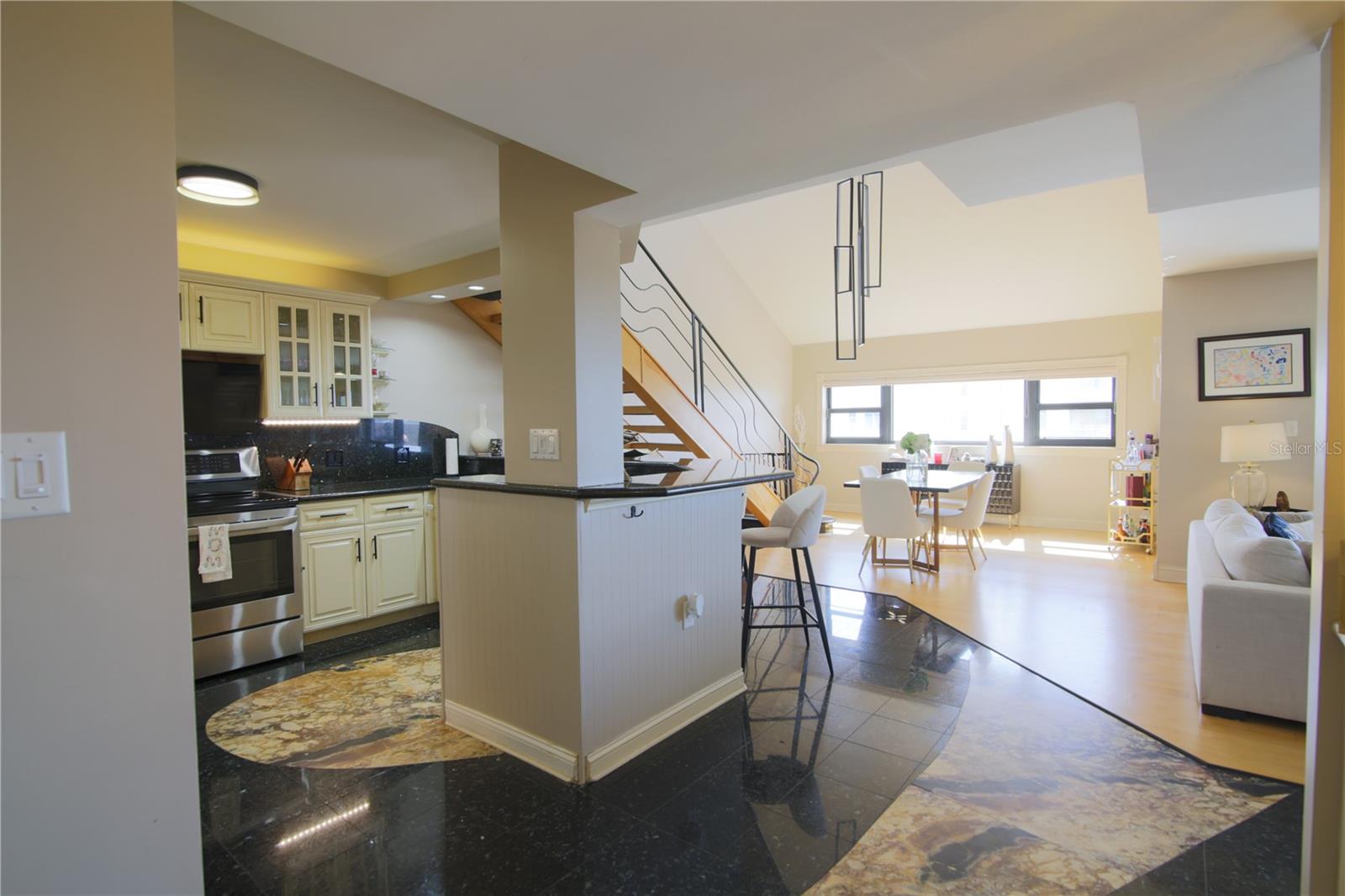 Foyer/ Kitchen