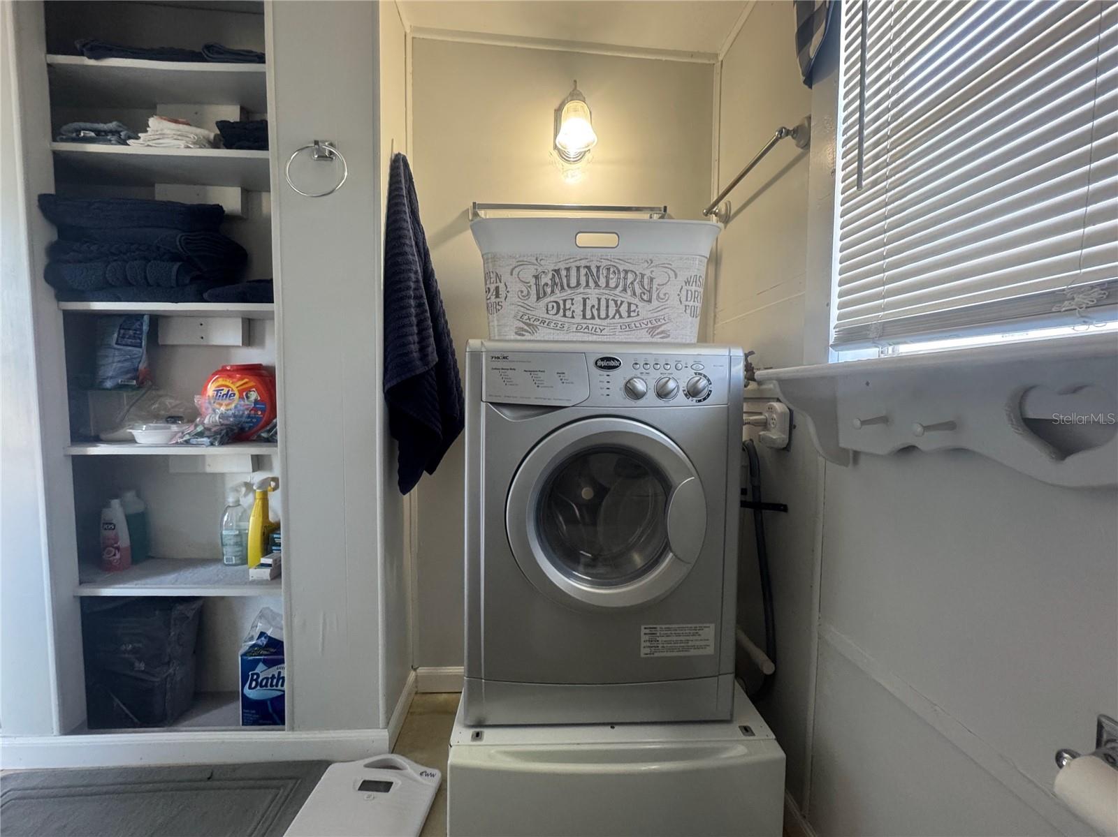 Bathroom 2 storage & Washer/dryer