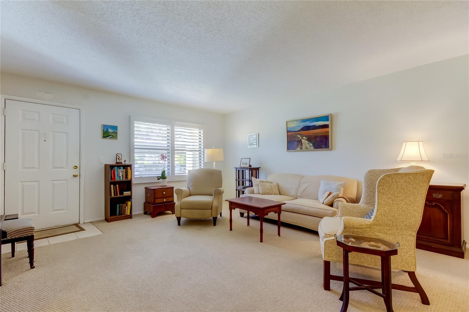 Light and Bright Living Room