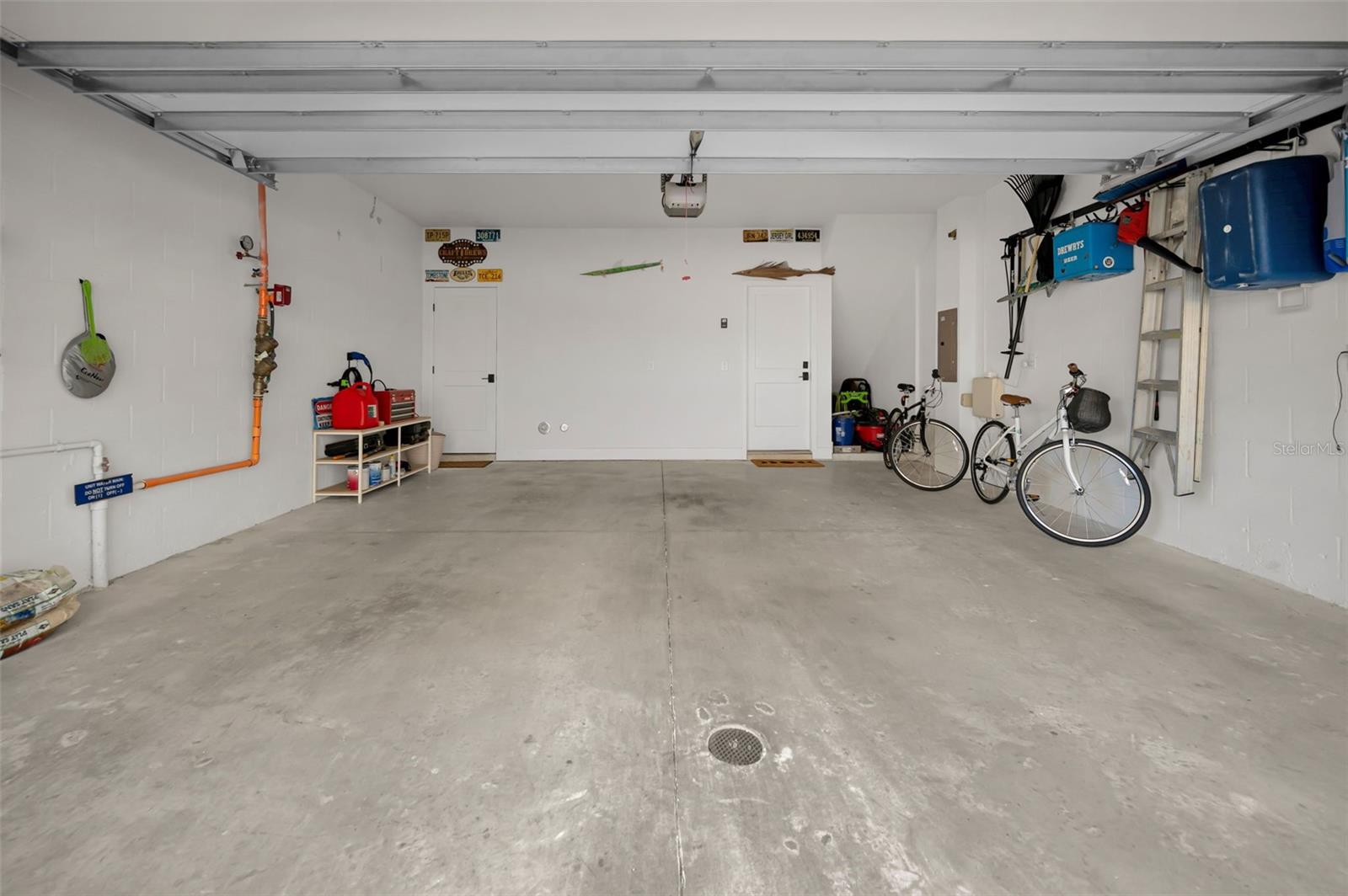 LARGE 2 CAR GARAGE