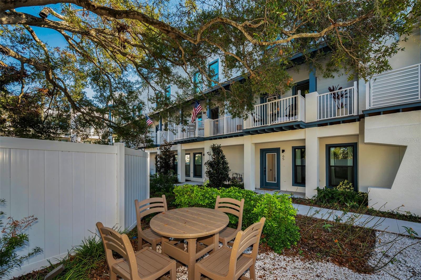 SEATING AREA OUTSIDE FRONT DOOR