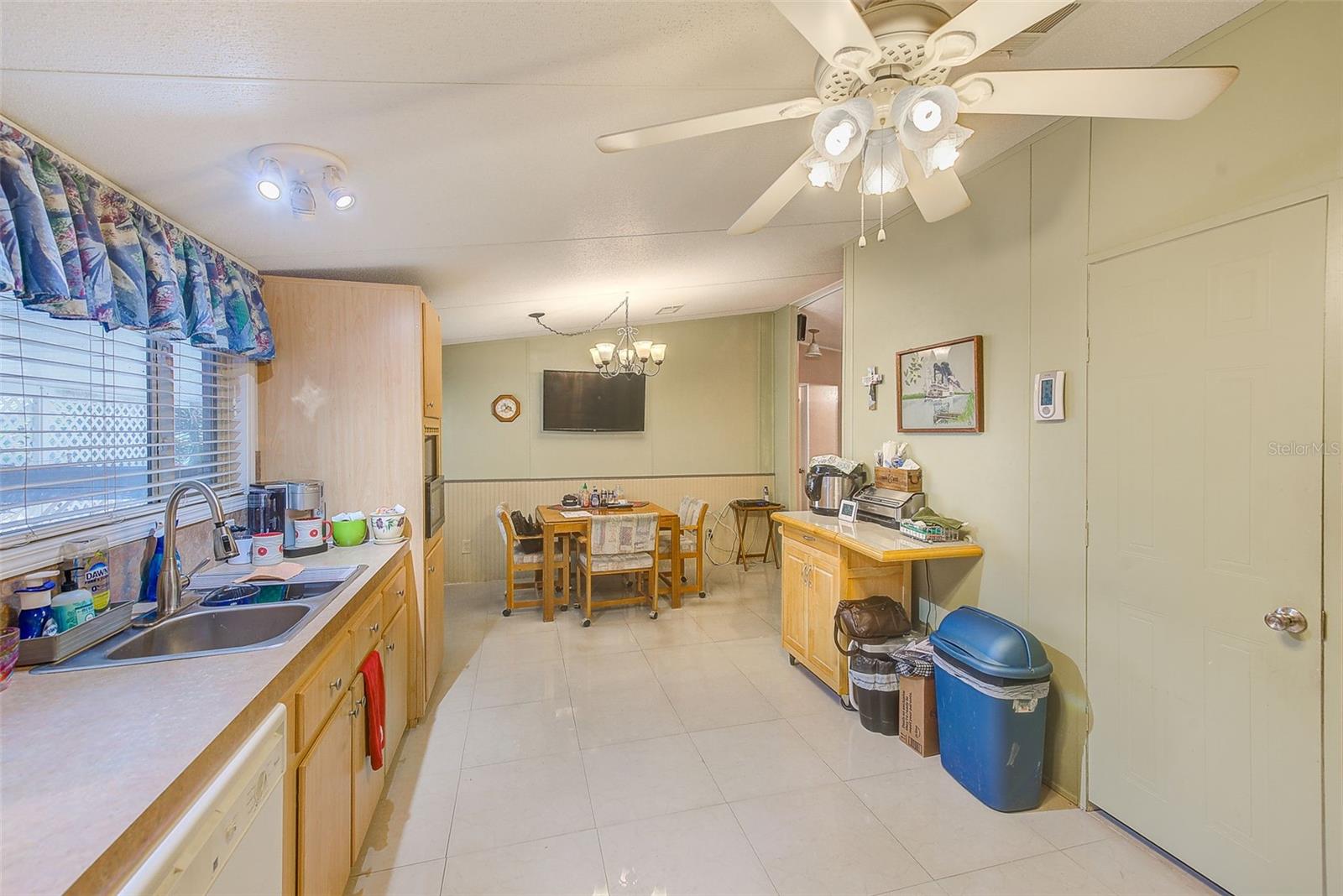 Kitchen & Dining Room