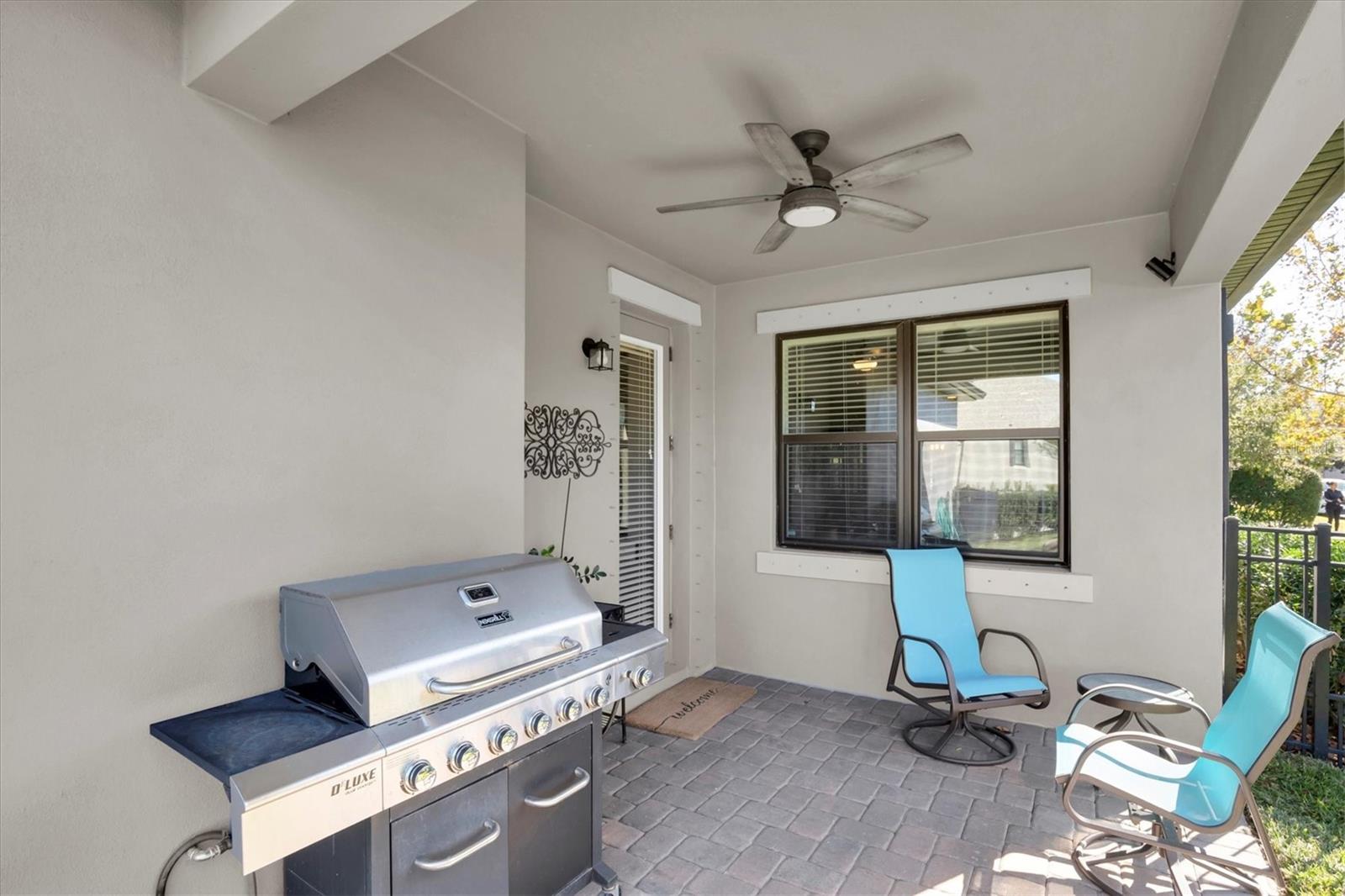 LANAI INCLUDES GAS GRILL!