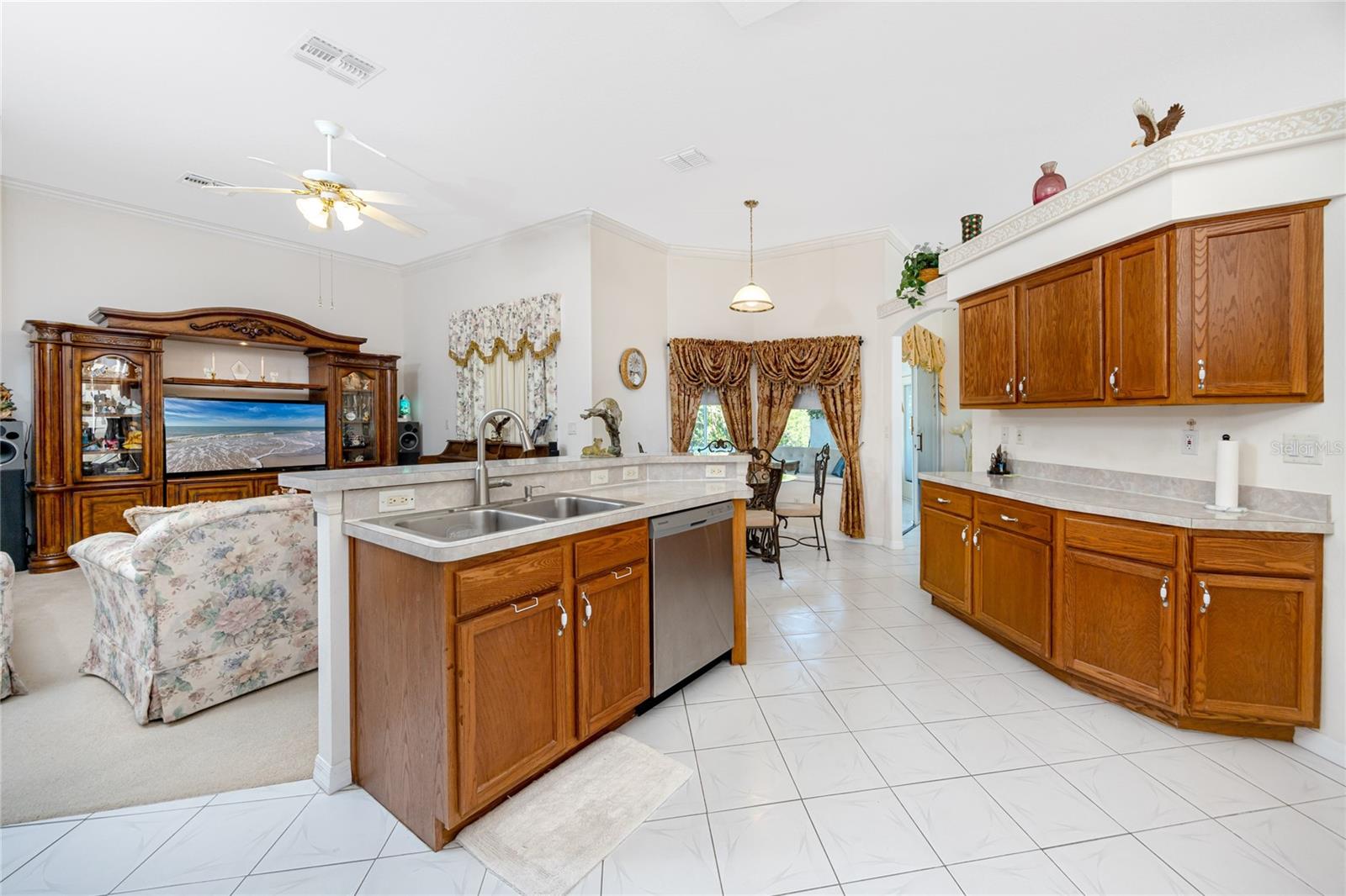 Kitchen/breakfast bar/living room/coffee bar