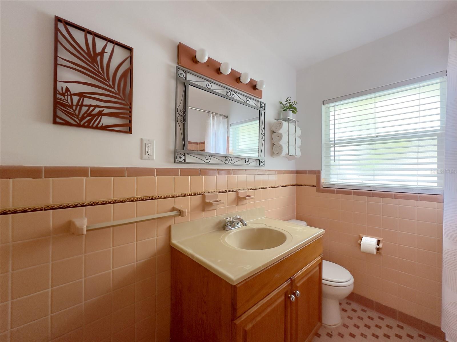 Art deco guest bathroom with tub/shower combination.