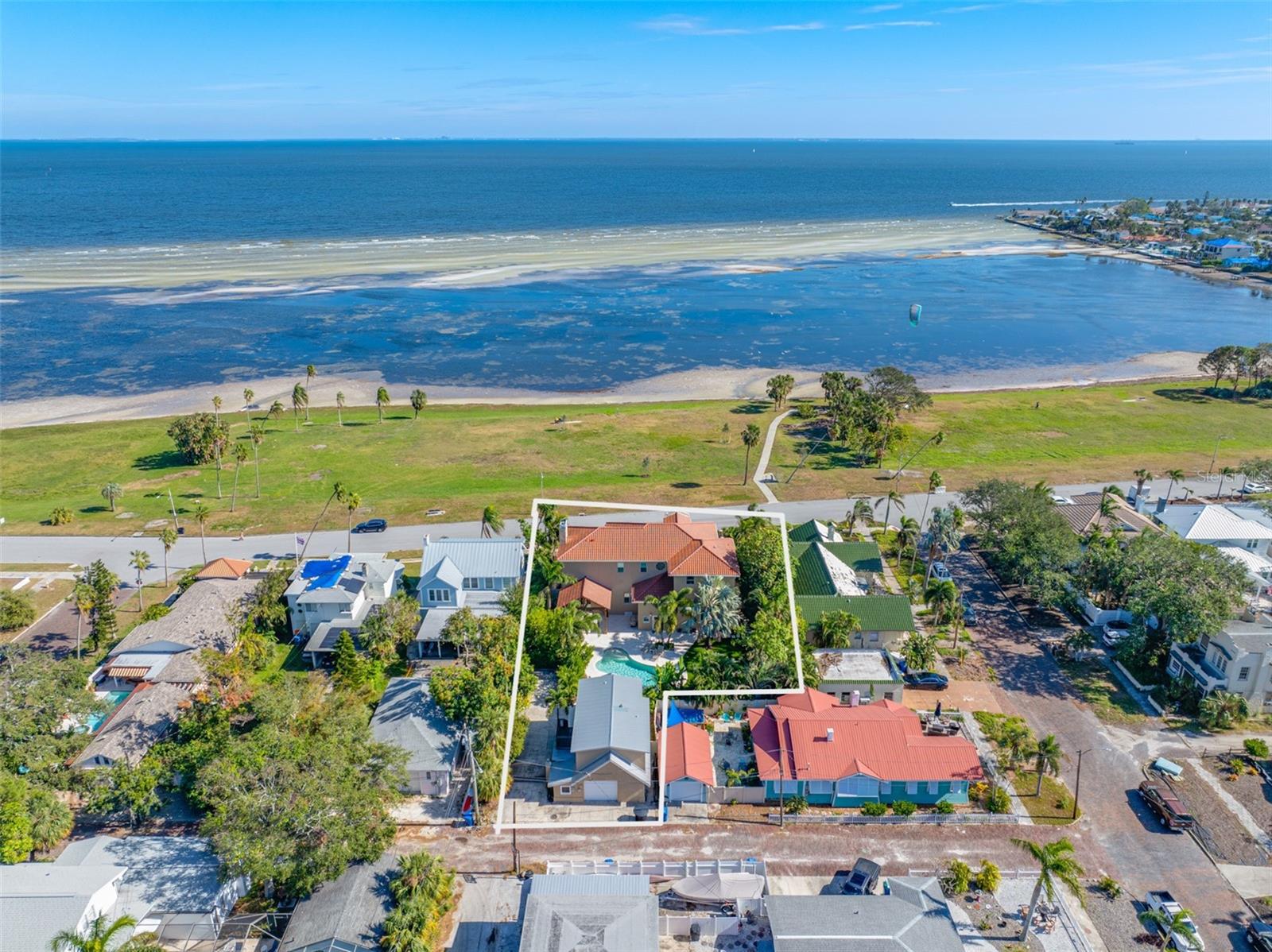 Over 1/3 Acre, unobstructed Tampa Bay water views, Guest Apartment