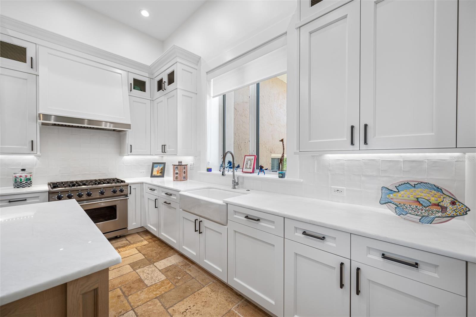 Porcelain Farm Sink, Travertine Floors