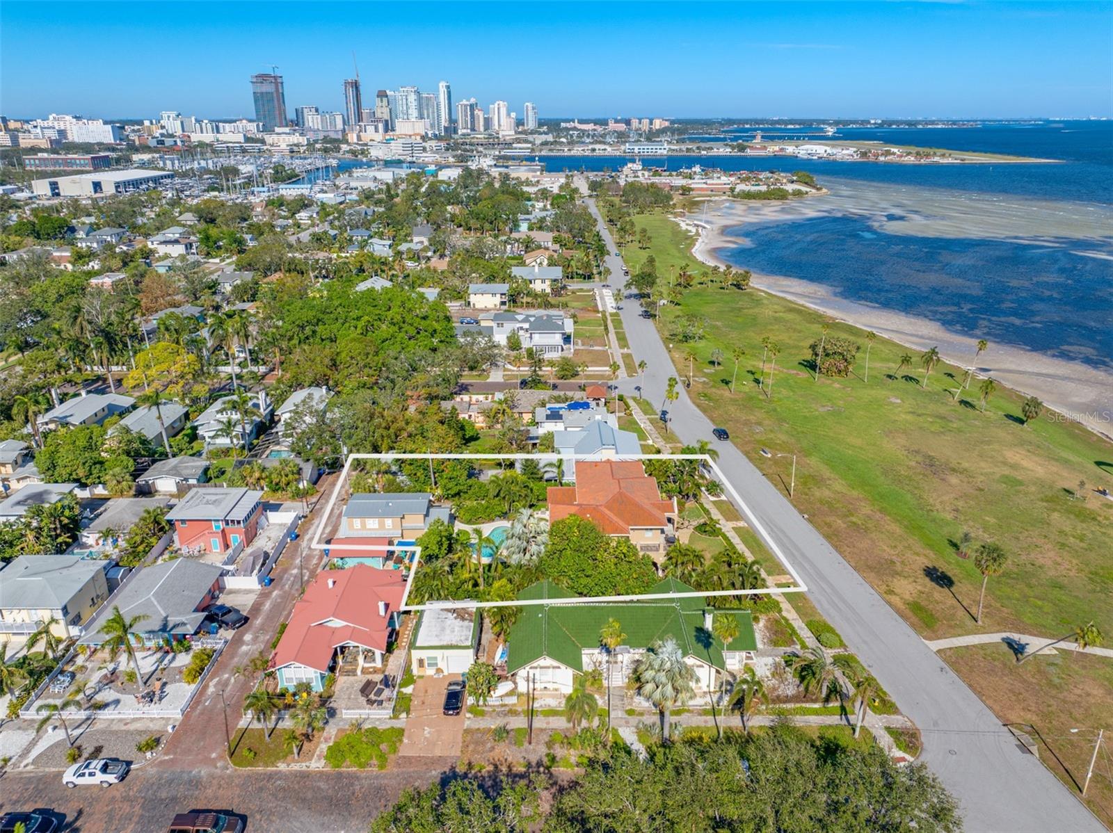 Looking North just minutes to vibrant Downtown St Pete