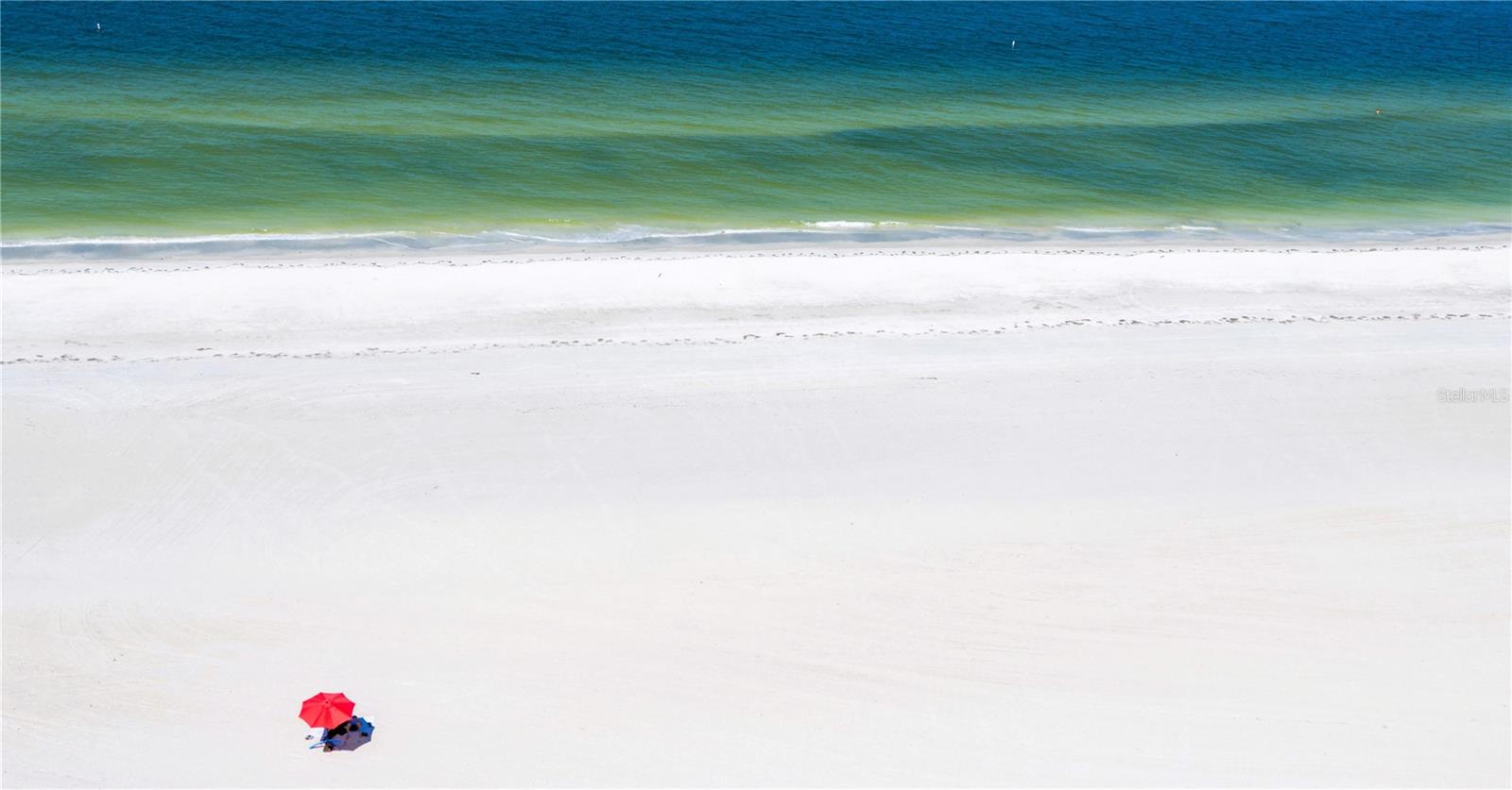 THE SPACIOUS BEACH OF SAND KEY AT CLEARWATER