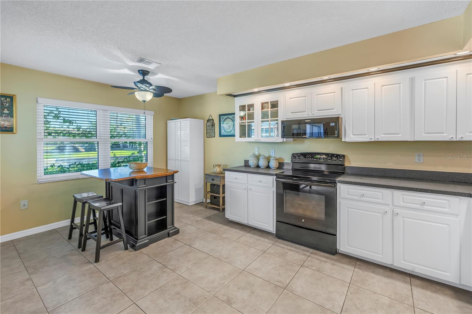 Kitchen /Breakfast nook