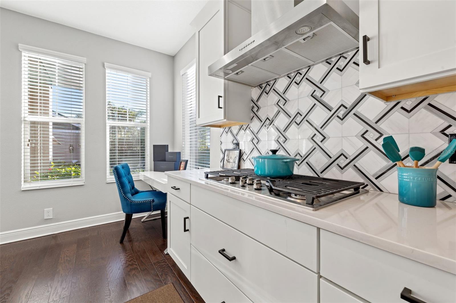 Marble Backsplash & Gas Cooktop