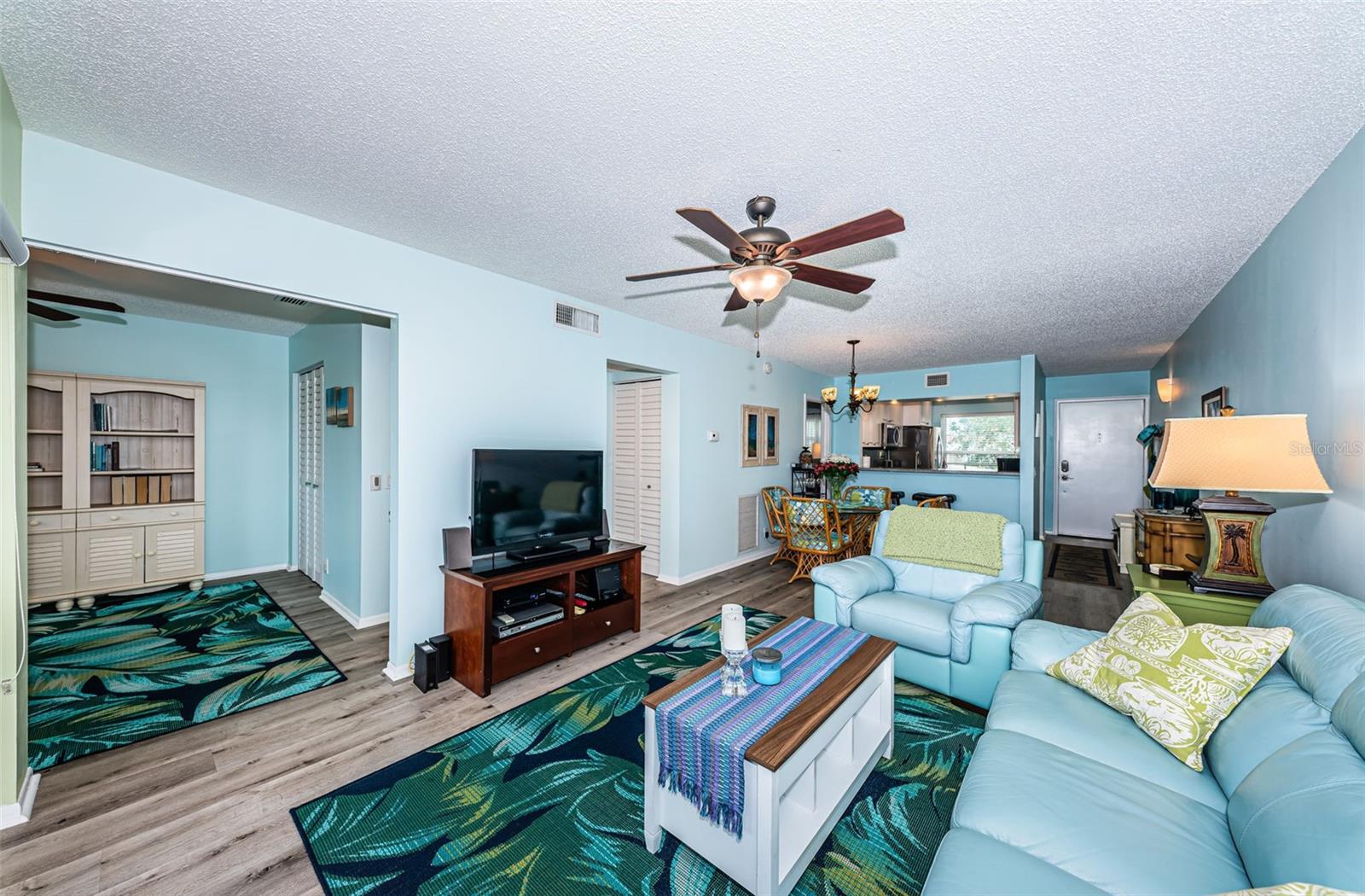 Guest bedroom/study area off living room (2nd bedroon)