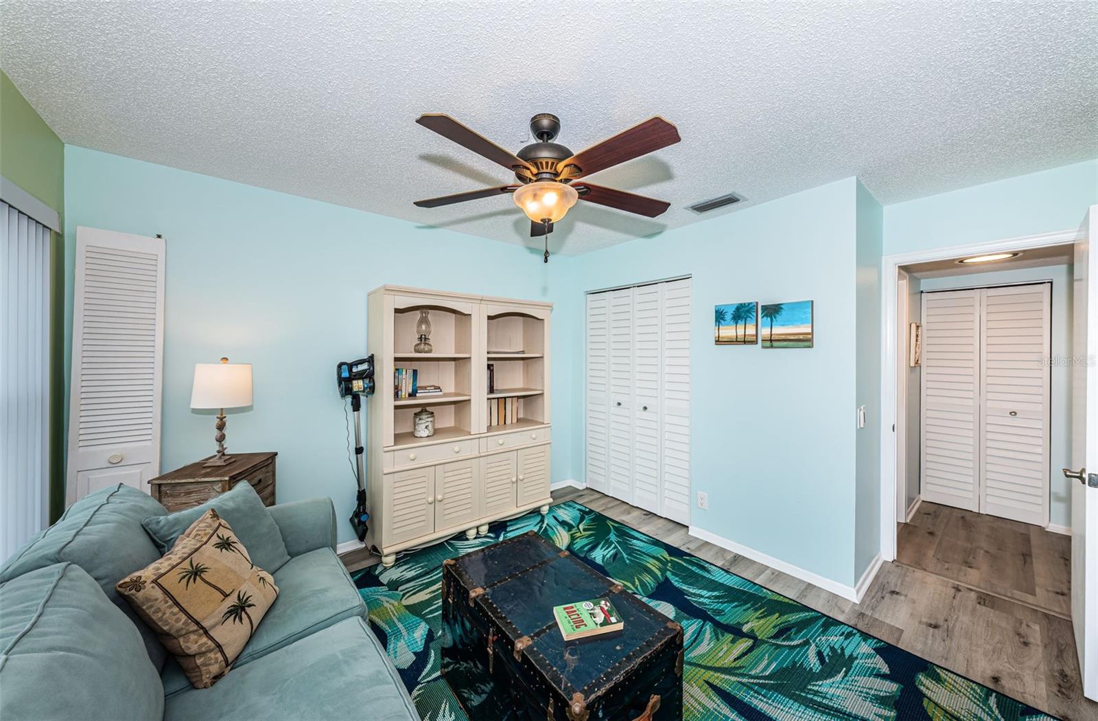 Guest bedroom/study