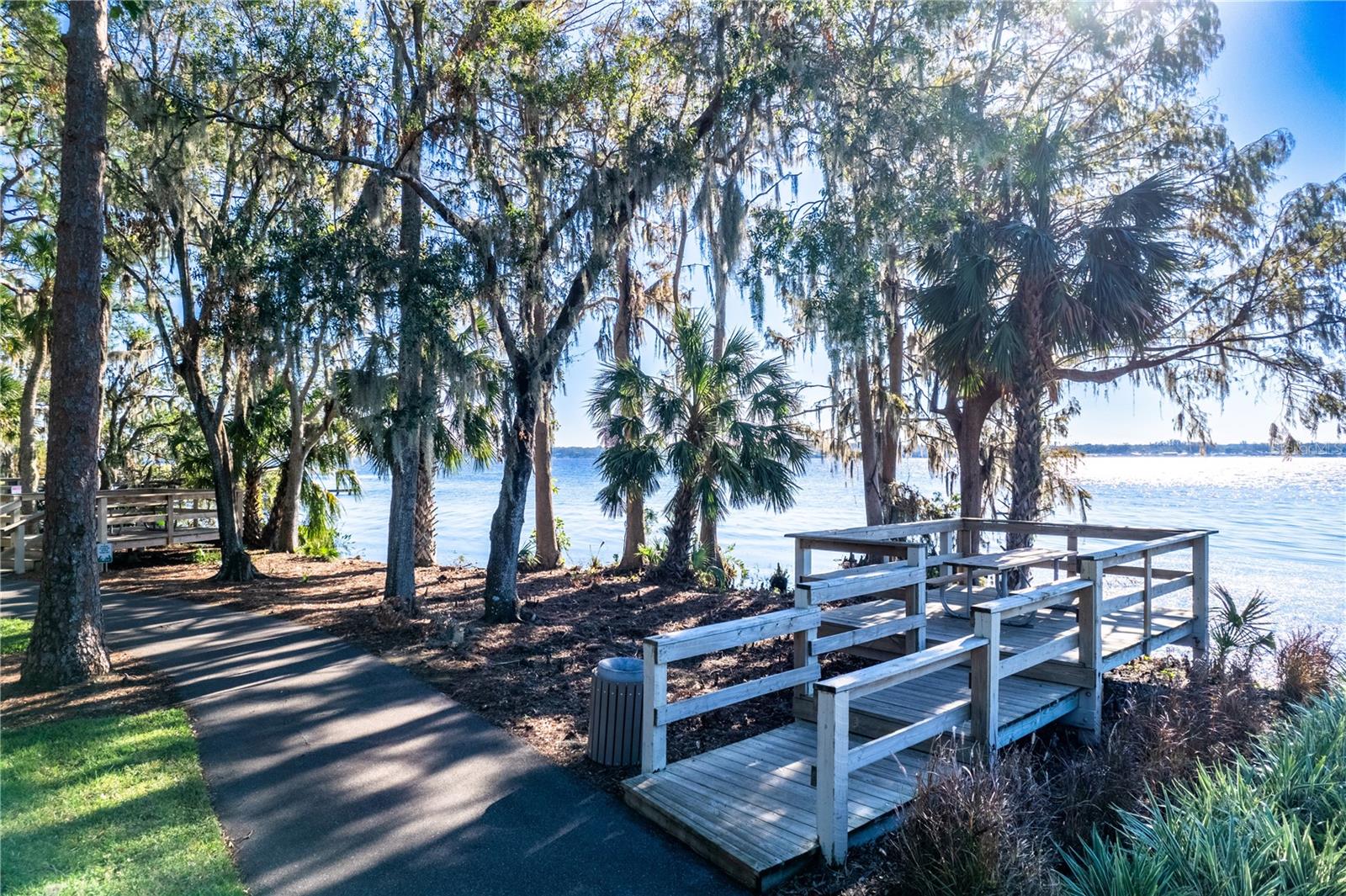 Walking trail along Lake Tarpon