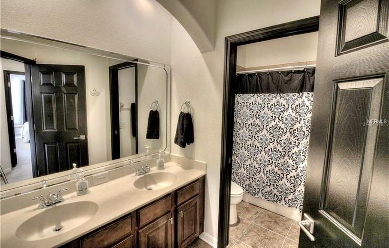 Guest Bathroom Upstairs