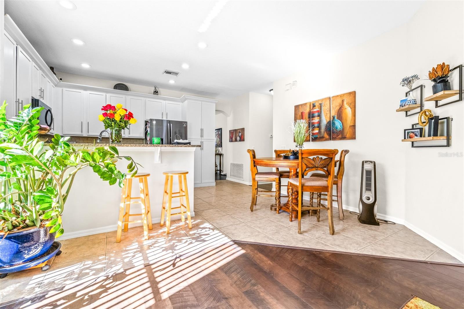 Breakfast area and kitchen