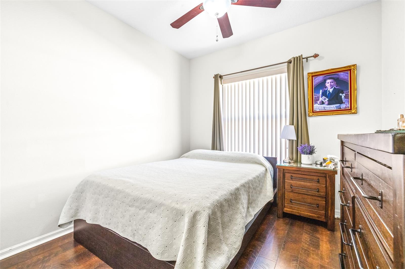 Bed 4 - ceiling fan