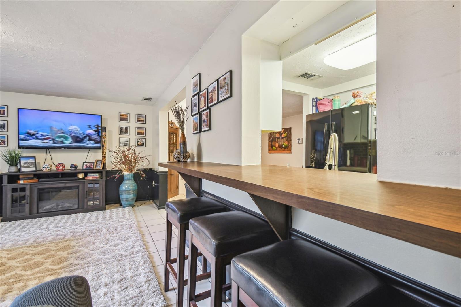 Breakfast Bar overlooking family room