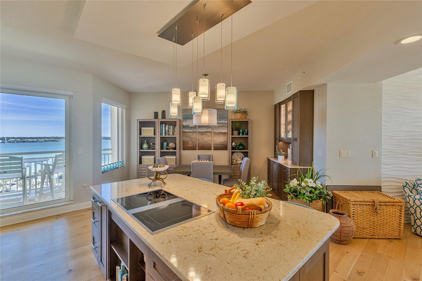 Huge island separating kitchen and dining area