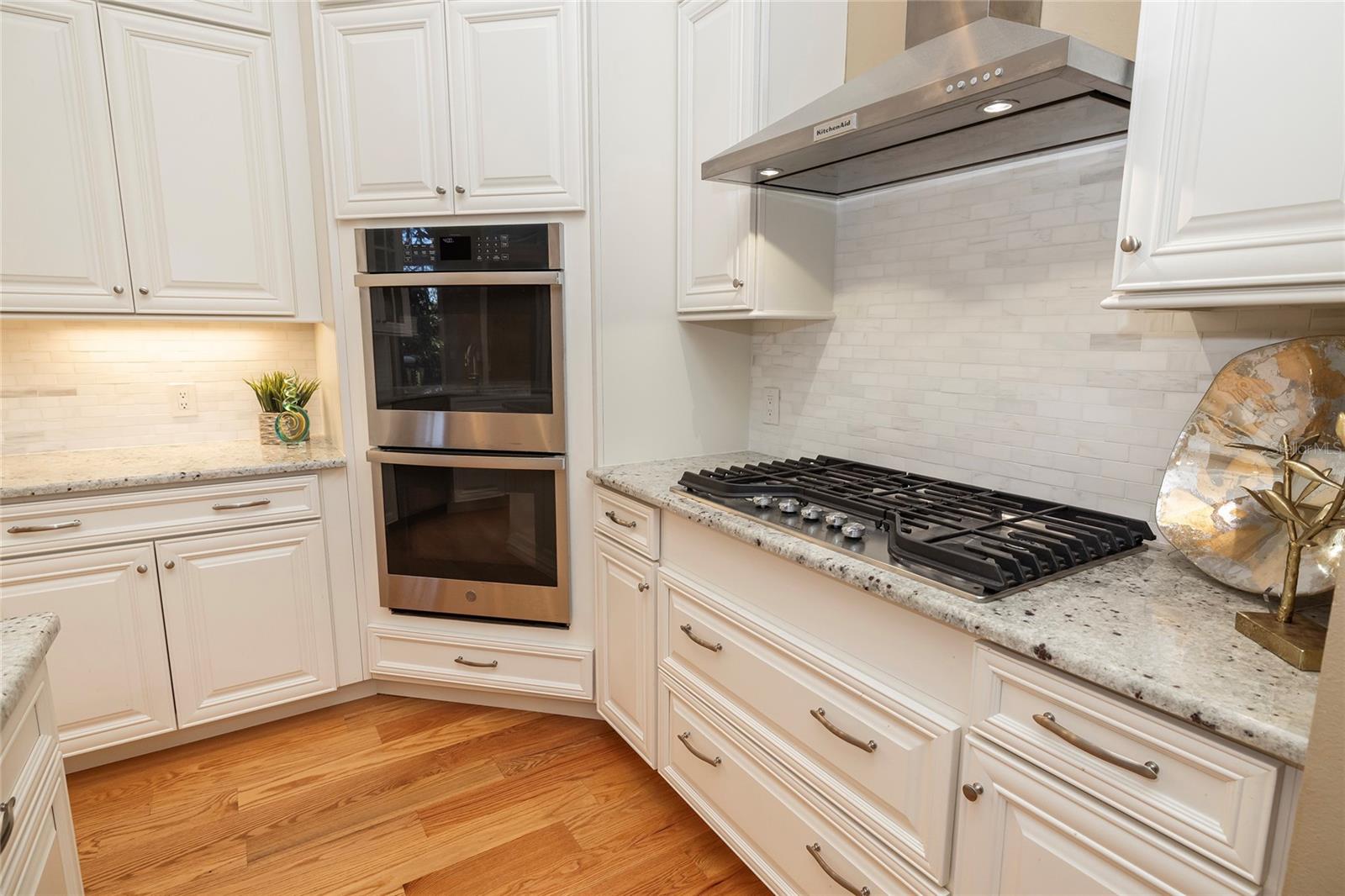 Natural gas range and double ovens