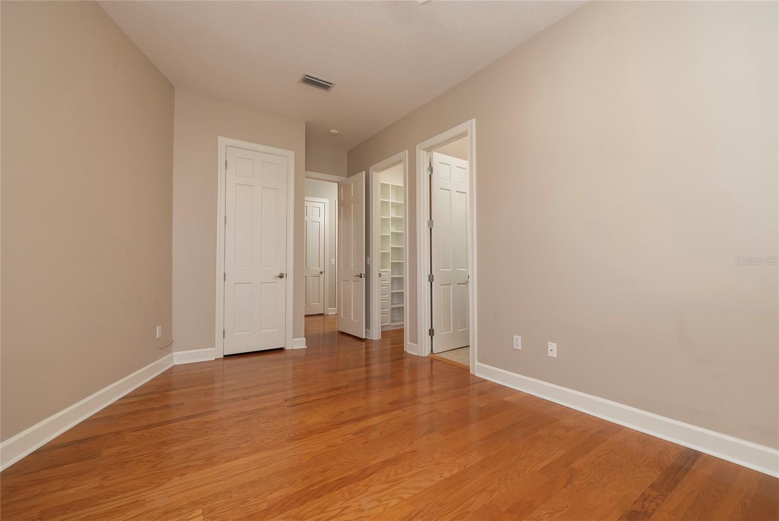 Guest bedroom 3 - Guest bedroom 3 has two closets