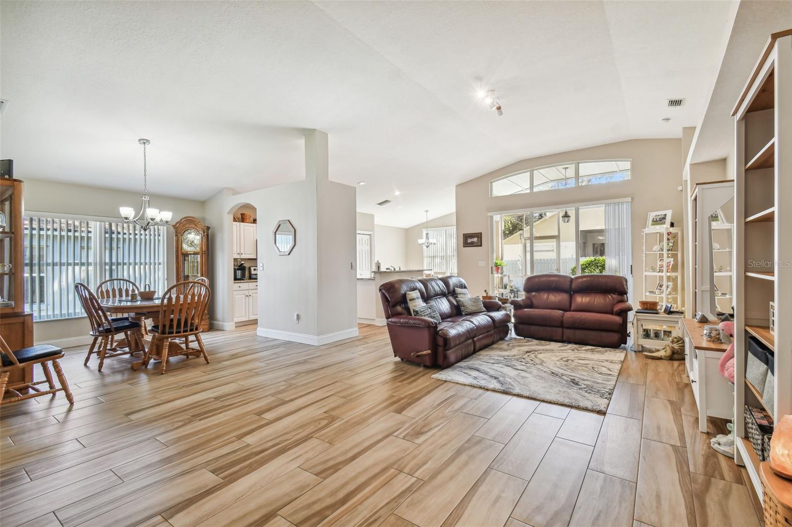 Living room/dining room