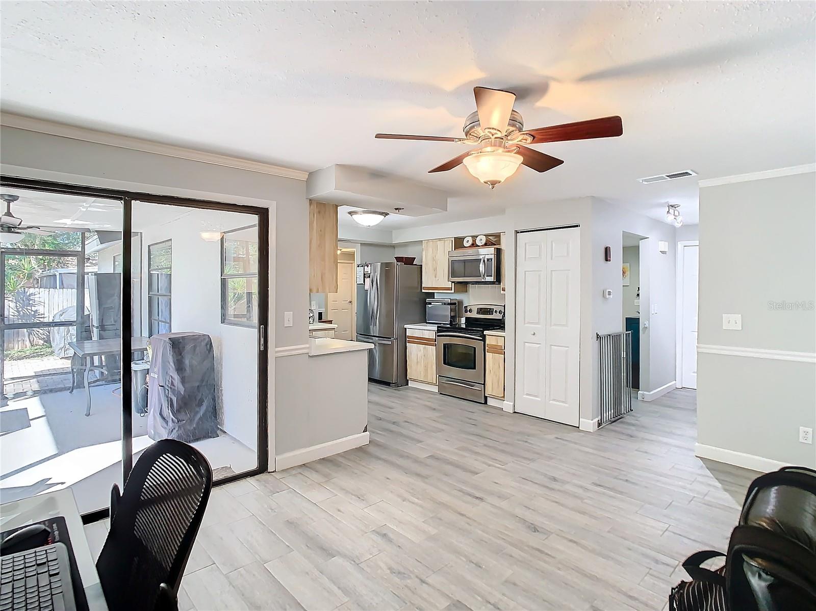 Family Room - Kitchen