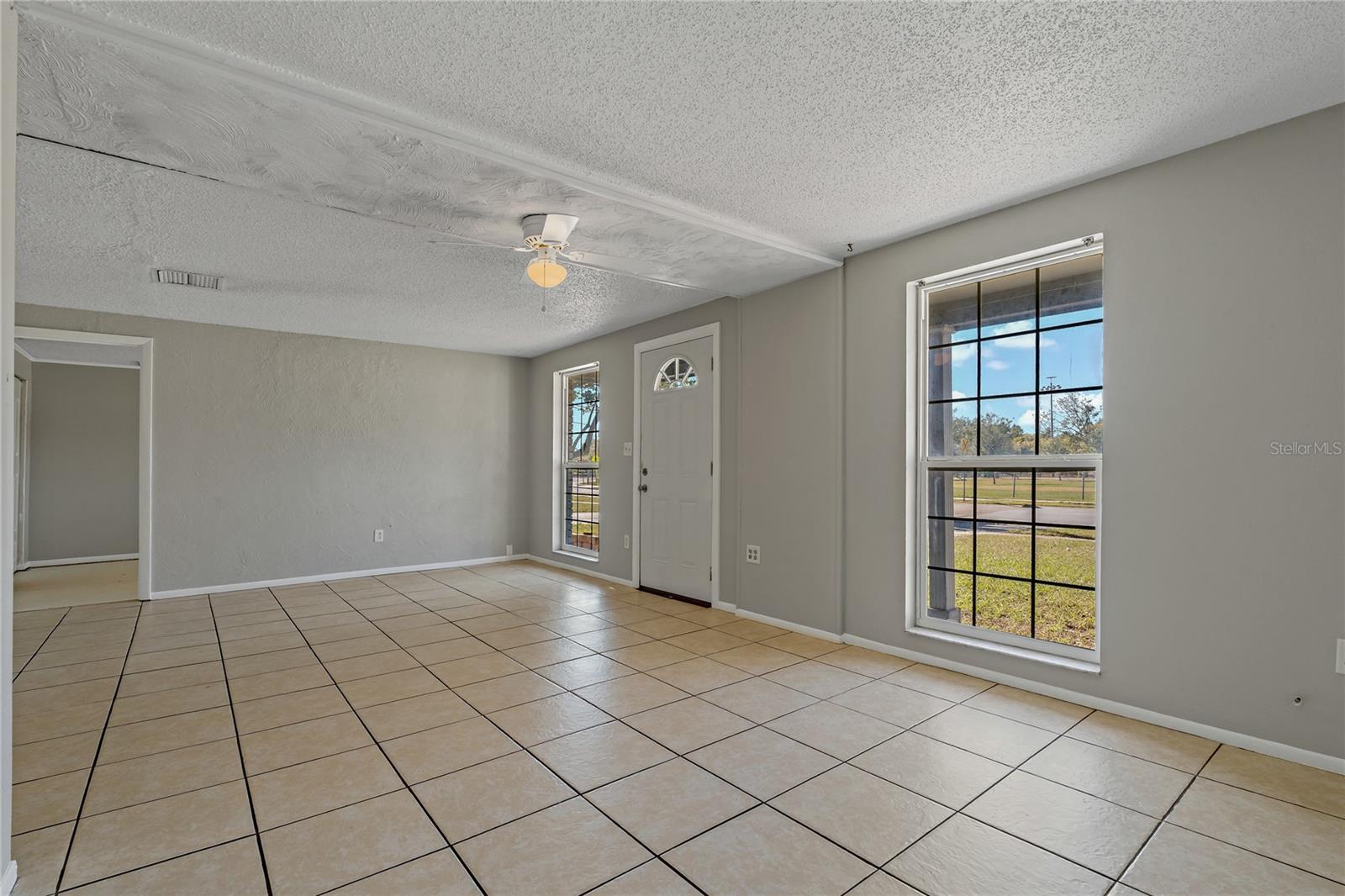 LIVING ROOM WITH DURABLE TILE FLOORING